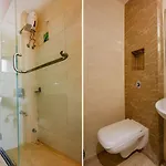 Hotel Fabhotel Royal International