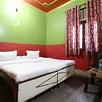 Oyo 44090 Classic Residency