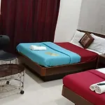Hotel Metro Plaza Near Barc