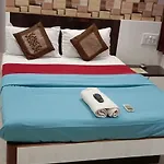 Hotel Metro Plaza Near Barc 2*