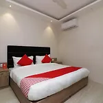 Oyo 73329 Rk Hotel