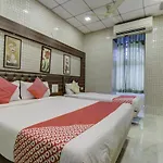 Oyo 74879 Hotel Imperial Palace