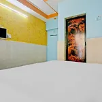 Oyo 44090 Classic Residency 3*
