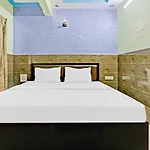 Oyo 44090 Classic Residency Hotel 3*