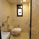 Cozy Furnished One Block From The Ocean Mumbai