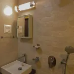 Cozy Furnished One Block From The Ocean *
