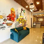 House Juhu, Santacruz West, Hotel