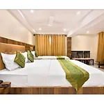 Rk Hotel-Near Grant Road Railway Station