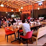Maple The Hubz-hostel *