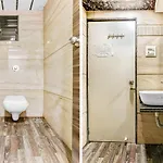 Hotel Capital O 84079 Falcon 3*