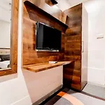Pearl's Bkc Inn- Near Trade Centre, Visa Consulate 3*