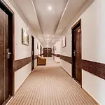 Hotel Pearl's Bkc Inn- Near Trade Centre, Visa Consulate