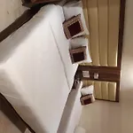 Hotel Adams Near Airport 2*