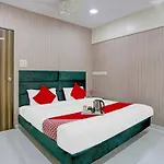Ganesh, Near Kokilaben Dhirubhai Ambani Hospital Guest house *