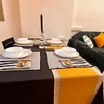 Apartment Near Juhu Beach