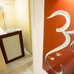 Ganesh, Near Kokilaben Dhirubhai Ambani Hospital Guest house