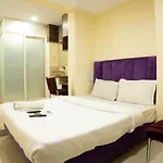 Guest house Ganesh, Near Kokilaben Dhirubhai Ambani Hospital