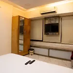 Ganesh, Near Kokilaben Dhirubhai Ambani Hospital Guest house *