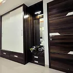 Posh Villa - 4 Bedroom W Chef/Wifi Upto 13 People