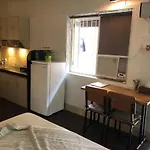 Cozy Studio Couple Friendly Near Juhu Beach