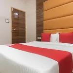 Super Oyo Hotel Blue Executive Near Chhatrapati Shivaji International Airport