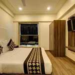 House Juhu, Santacruz West,