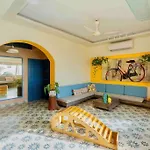 Top-Floor Oceanfront Designer Condo In Bandra