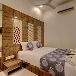 Magnet Terminal-2 Hotel