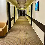 Pearl's Bkc Inn- Near Trade Centre, Visa Consulate