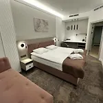 Friend And Family Apartments