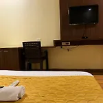 Pearl's Bkc Inn- Near Trade Centre, Visa Consulate Hotel