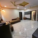 Scenic Royal Palms Villa