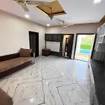 Scenic Royal Palms Villa