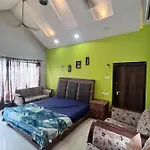 Scenic Royal Palms Villa