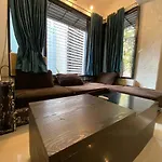 3Rk Ac Apartment In Khar West Near The Station