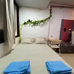 3Rk Ac Apartment In Khar West Near The Station