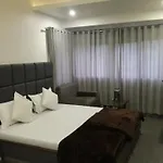 Hotel Oasis *