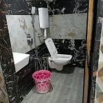 Hostel Crystalinn And Mumbai