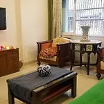 Beautiful 1Master Bedroom In Bandra West