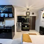 La Carlos Serviced Apartment