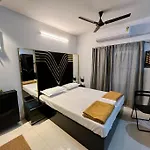 La Carlos Serviced Apartment