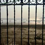 Lavish Sea View Apartment