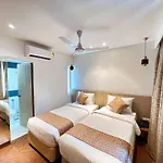 White House By Maxxvalue Service Bandra Apartment *