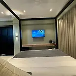 Hotel Mumbai House, Valnai Malad