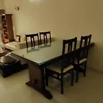 Linking Road Market : 3Bhk Apt