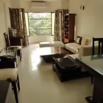 Linking Road Market : 3Bhk Apt