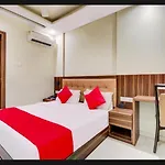 Hotel Emerald Near T2 International Airport Mumbai