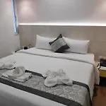White House By Maxxvalue Service Bandra Apartment