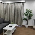 White House By Maxxvalue Service Bandra Apartment *
