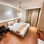 White House By Maxxvalue Service Bandra Mumbai